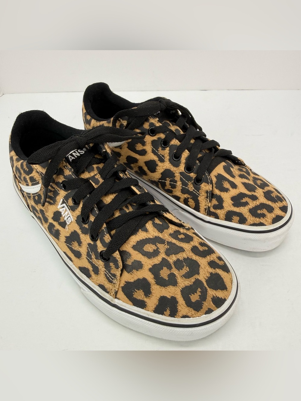 Vans size 9.5 Women's Seldan Brown Black Cheetah/Leopard Animal Print Sneakers